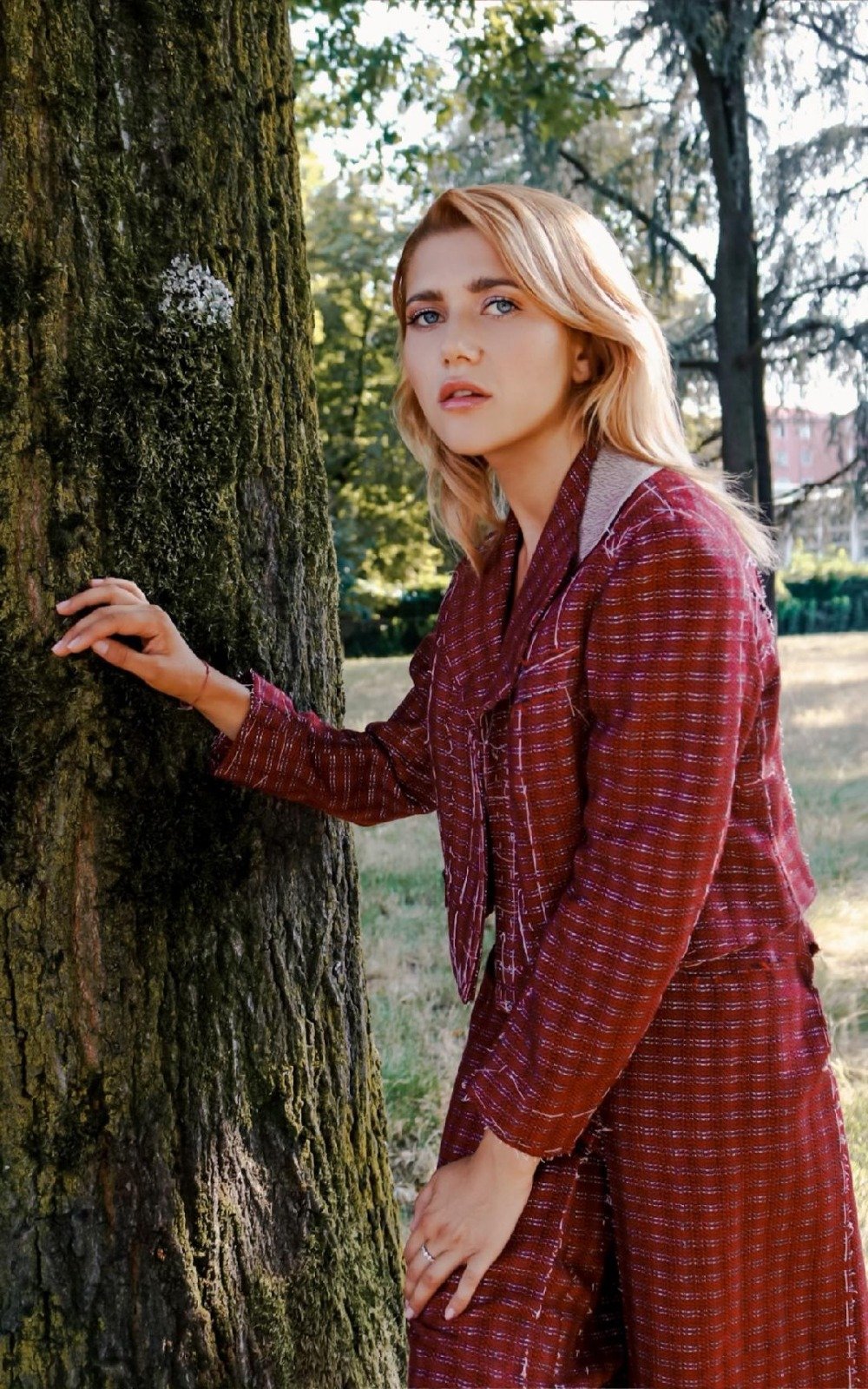 Daniela C