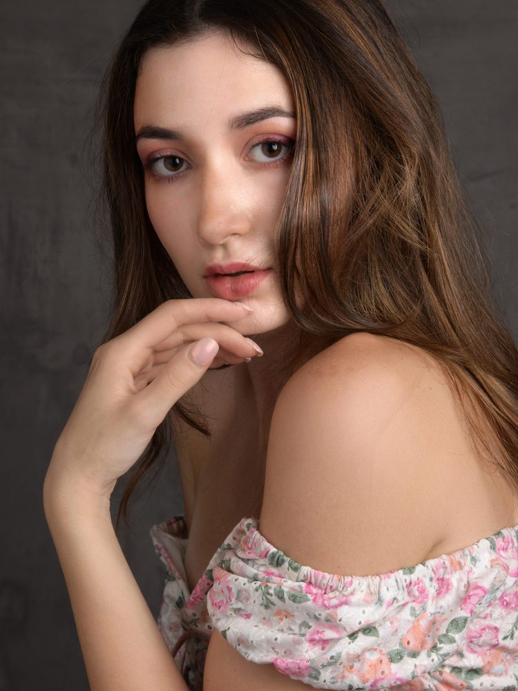 Clara R