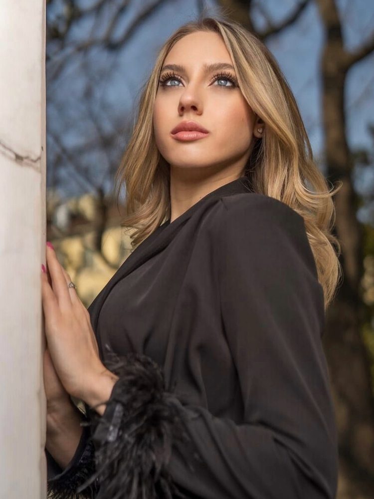 Eliana M