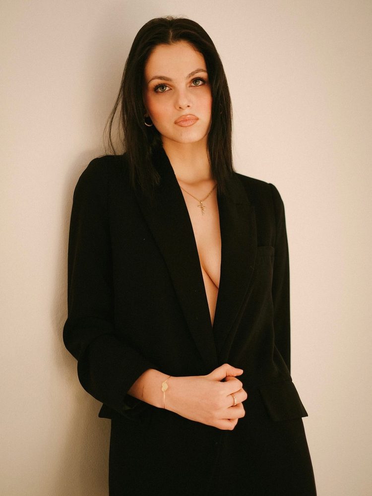 Isabel B