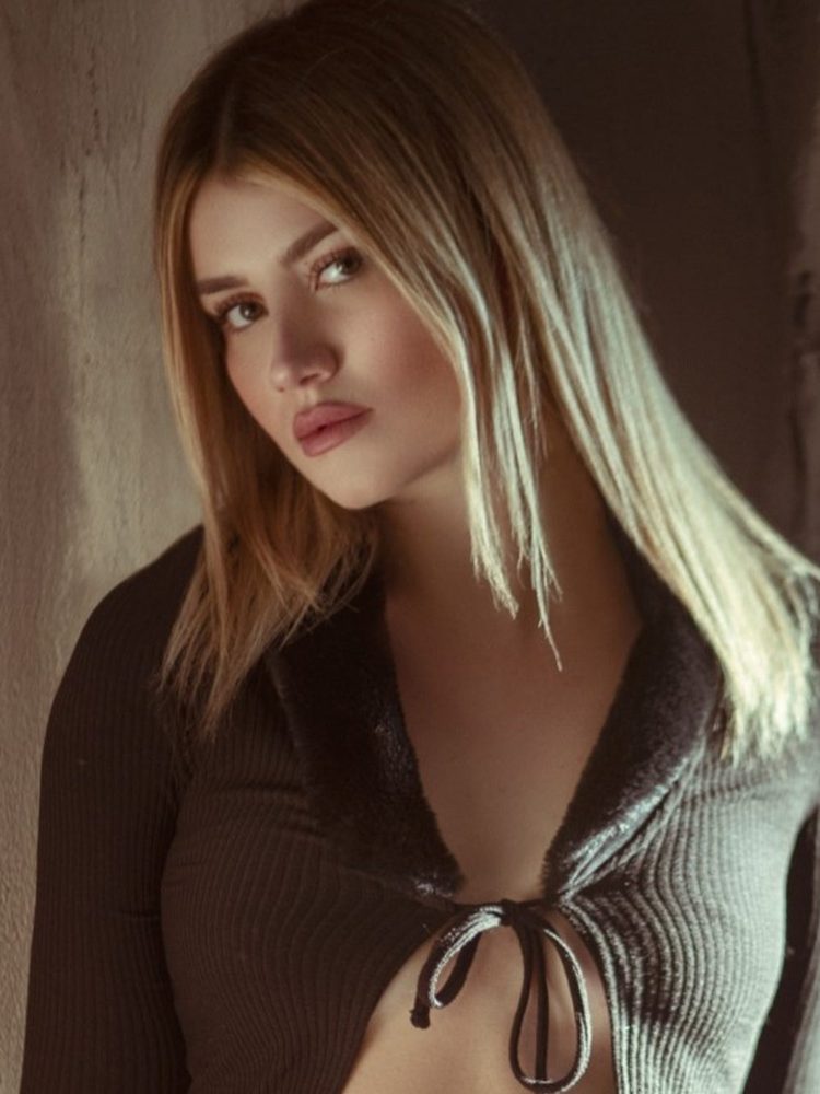 Viola M